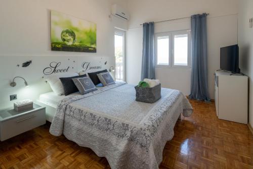 a bedroom with a bed and a couch in a room at Apartmani "MARKO" Dugovača in Drage