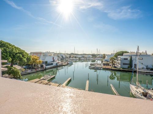 Apartment Les Marinas d'Ulysse IV by Interhome