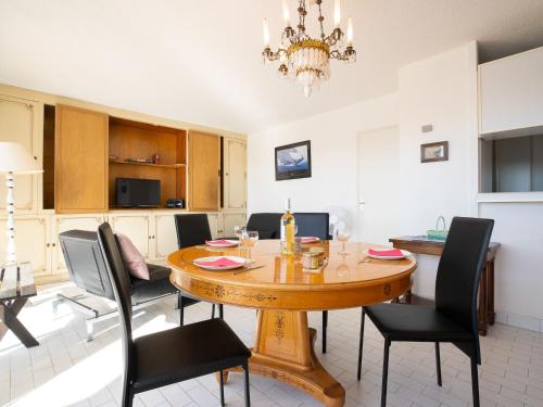 Apartment Les Marinas d'Ulysse IV by Interhome