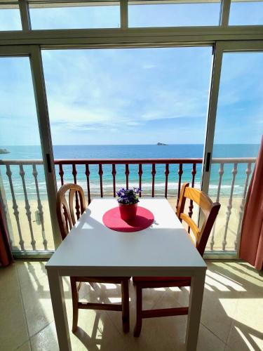Las Damas - Aloturin Benidorm, Benidorm – Bijgewerkte prijzen ...