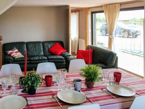 Imagen de la galería de Holiday Home L'Etang - CRB402 by Interhome, en Corbon