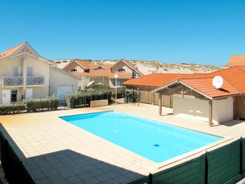 a swimming pool in front of a house at Apartment Résidence Belle Dune - BPL331 by Interhome in Biscarrosse-Plage