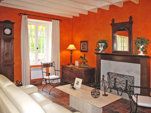 een woonkamer met een bank en een open haard bij Holiday Home La Terrade - CUI100 by Interhome in Lépinas