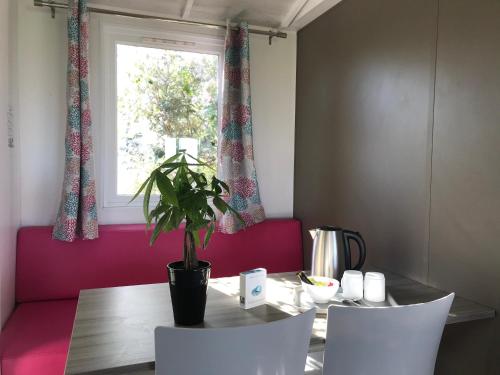 Gallery image of CAMP'HOTEL LE THAO LA ROCHELLE-ILE DE RE in LʼHoumeau