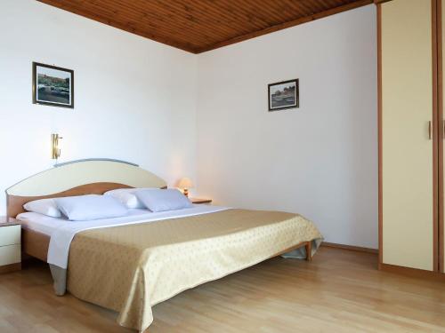 Apartment Ana-2 by Interhome