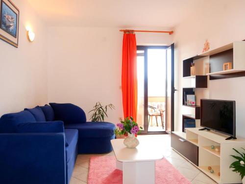 Televisyen dan/atau pusat hiburan di Apartment Rosić by Interhome