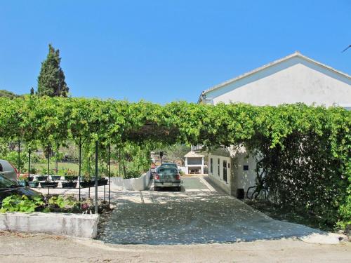 Vonkajšia záhrada v ubytovaní Apartment Klarić-2 by Interhome