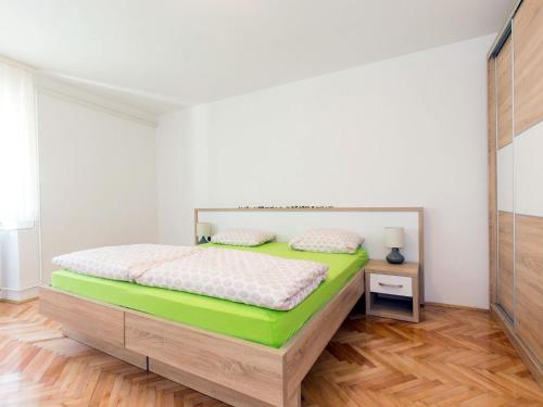 Ліжко або ліжка в номері Holiday Home Mazor - NOV400 by Interhome