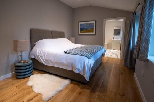 Postel nebo postele na pokoji v ubytování Portree, Isle of Skye