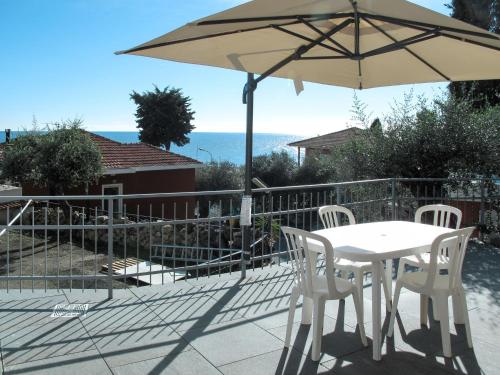 een tafel en stoelen en een parasol op een balkon bij Holiday Home Gelsomino - SLR403 by Interhome in San Lorenzo al Mare