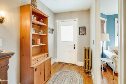 Φωτογραφία από το άλμπουμ του Quaint brick townhome in historic Kennett Square σε Kennett Square