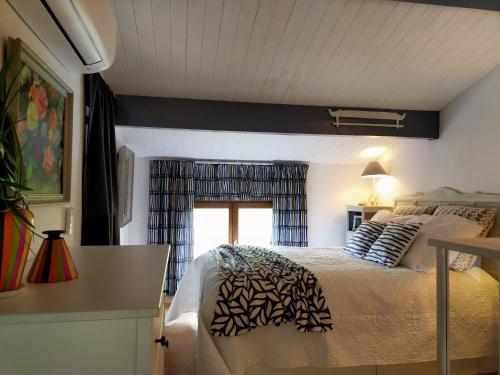 En eller flere senge i et værelse på Casa Sestina - Gîte indépendant dans belle propriété avec piscine