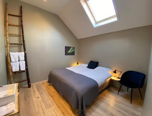 Llit o llits en una habitació de Dalshöfdi Guesthouse