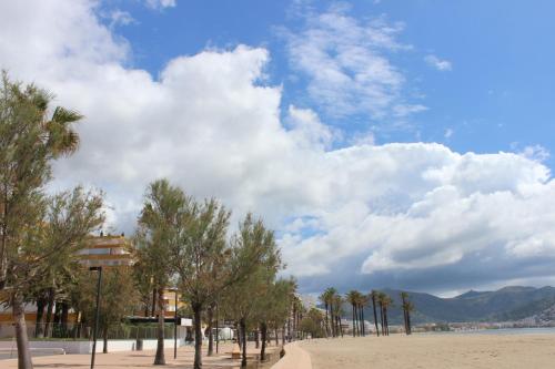 Beautiful apartment 75m2 with view at the beach, pool, parking