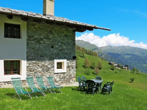 a table and chairs in front of a building at Chalet Casot Pra La Funt by Interhome in Sampeire