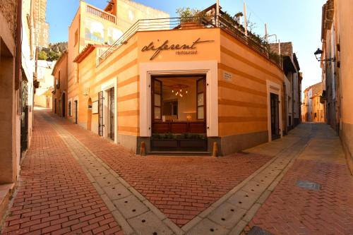 a street with a store on the side of a building at Hotel Rosa & Spa Begur in Begur
