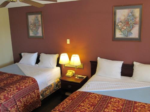 Cama o camas de una habitación en First Western Inn - Fairmont City
