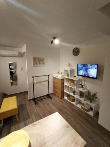 STUDIO-10