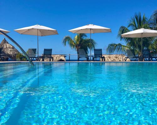 A piscina localizada em Curacao Avila Beach Hotel ou nos arredores
