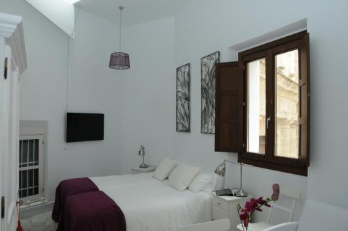 A bed or beds in a room at Santa María 12 Boutique Apartamentos