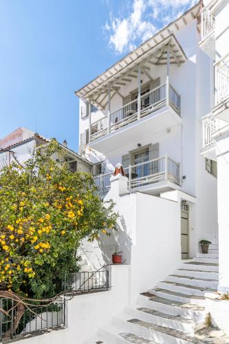 Liviana House - Perfectly Located in Skopelos Town