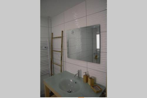 Vonios kambarys apgyvendinimo įstaigoje Jolie maison de centre-ville: Le Tournesac