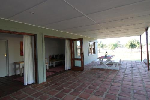Balkoni atau teres di Brakkies the Country dog Escape