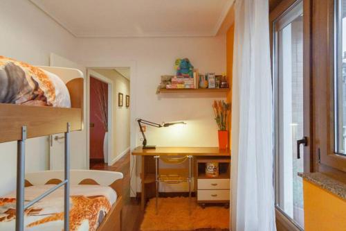 Ένα ή περισσότερα κρεβάτια σε δωμάτιο στο Apartamento Helen-- Vistas únicas e increíbles a la bahía de Suances--
