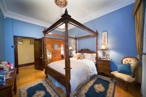 A bed or beds in a room at Mountain Whispers Varenna Luxury