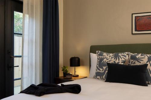 a bedroom with a bed and a window at Casa Cody in Palm Springs