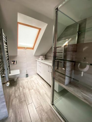 a bathroom with a glass shower and a sink at LaVerde - Blisko Przyrody Daleko od Tłumu in Skomielna Czarna