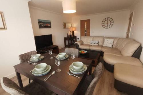 The Moorings, 2 bed apartment with private garden.