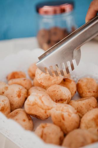 ホテルの敷地内または近くでの食事または食べ物