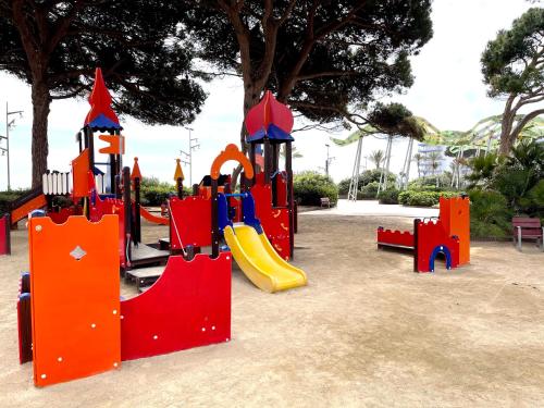 Herní místnost nebo prostor pro děti v ubytování APARTBEACH ADRIATICO 518 VISTAS PLAYA y CLIMATIZADO
