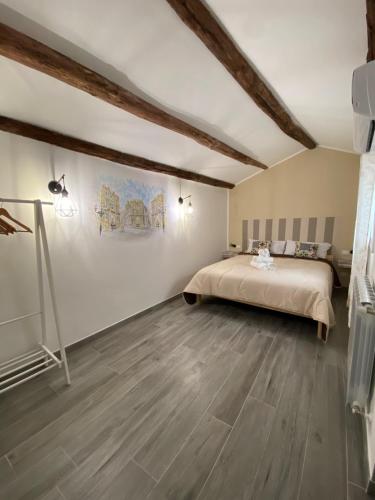 a bedroom with a bed and a painting on the wall at La Piccola Formica Charme Rooms in Palermo