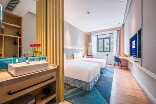 a hotel room with a bed and a sink at Holiday Inn Express Shenzhen Nanshan by IHG in Shenzhen