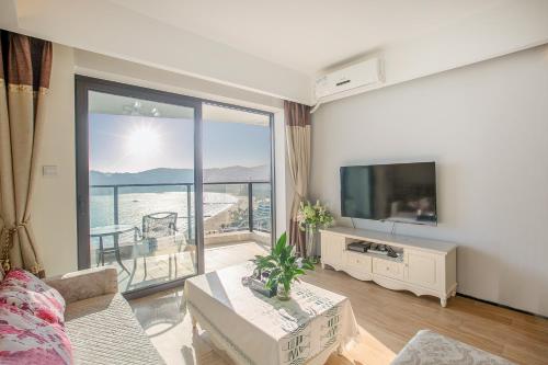 TV a/nebo společenská místnost v ubytování HuiZhou HuaYangNian Seaview Guesthouse