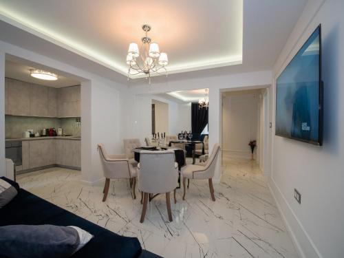 Kuchyň nebo kuchyňský kout v ubytování Paradise Center Premium Suite 2