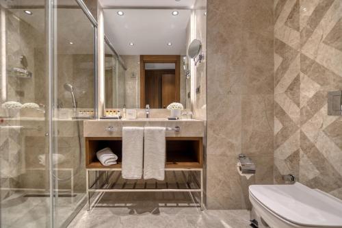 Ένα μπάνιο στο BN Hotel Thermal & Wellness