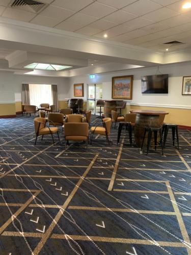 The Kidman Wayside Innにあるテレビまたはエンターテインメントセンター