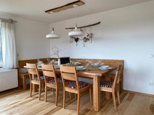 a dining room with a wooden table and chairs at Naturspiel in Pösing