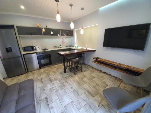 Una cocina o cocineta en Guest house on Gillian Unit 1