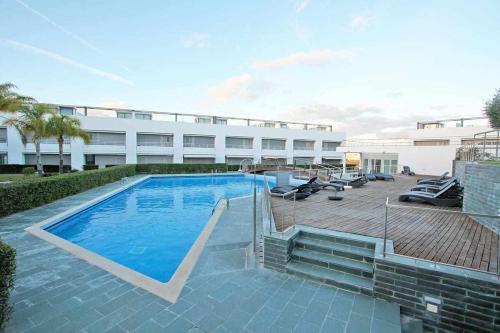 a large swimming pool in front of a building at Believe in Dream Apart. Contemporâneo com Piscina in Tavira