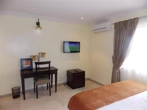 Foto dalla galleria di Room in Lodge - Choice Suites 111 formerly Crown Cottage Hotel Ikeja a Ikeja