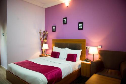 Легло или легла в стая в Room in Lodge - Grand Ibro Hotel Abuja