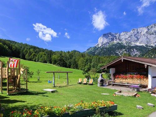 a garden with a view of a mountain at Berghof Lippenlehen in Marktschellenberg