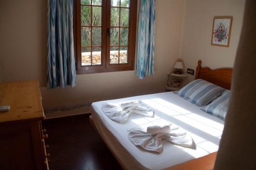 Una cama o camas en una habitación de Homenfun Menorca Playa de Fornells I
