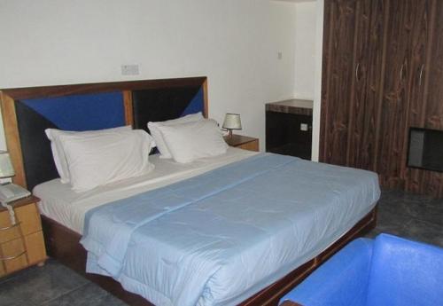 Krevet ili kreveti u jedinici u objektu Room in Lodge - Harlescourt Hotels and Suites Asaba