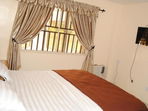 Postel nebo postele na pokoji v ubytování Room in Lodge - Mikagn Hotels and Suites