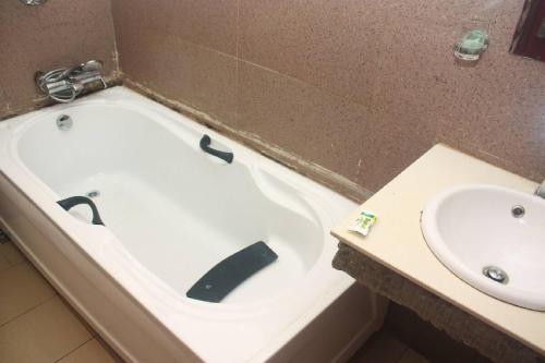 Kupatilo u objektu Room in Lodge - Owees Place-okota